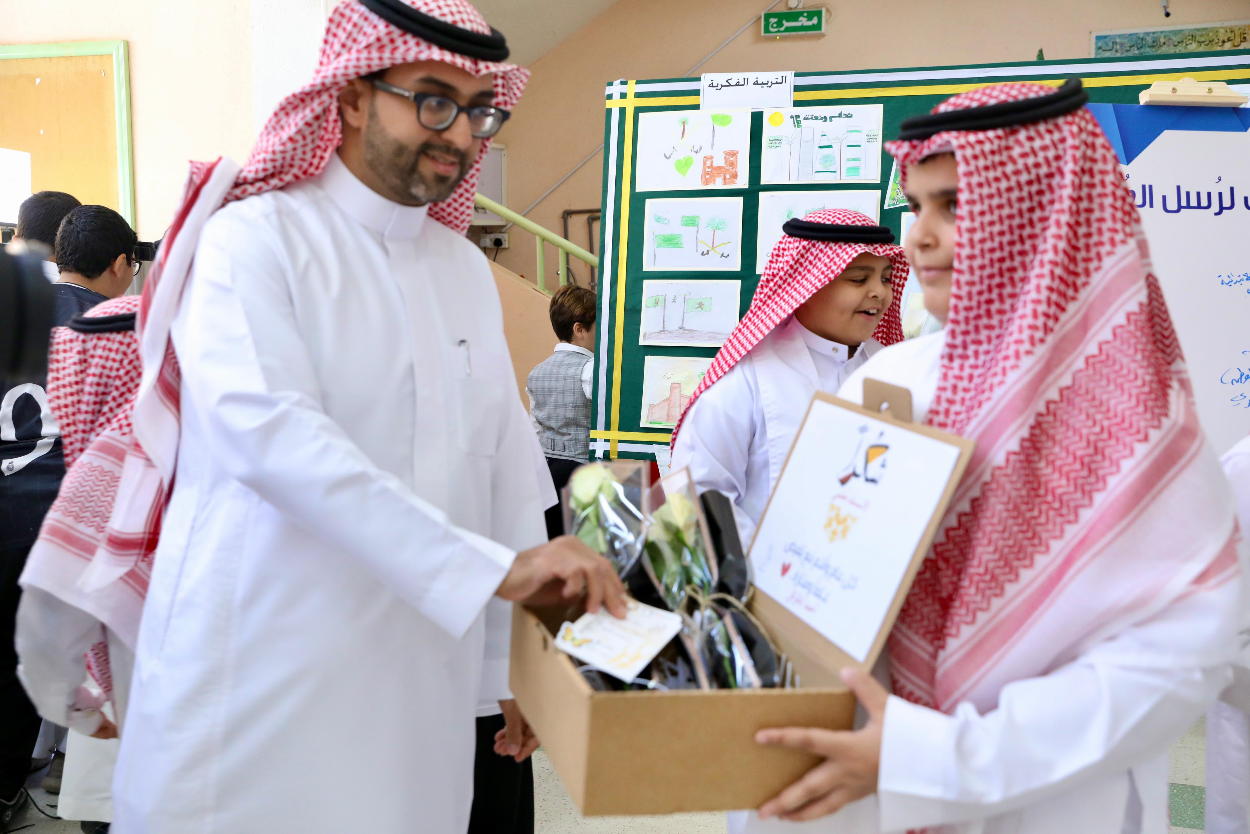 مدارس إدارة "تعليم الجوف" تحتفي بيوم المعلم